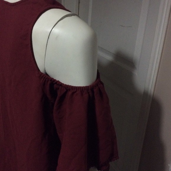 Burgundy GUESS cold shoulder front tassel tie top - Picture 4 of 8
